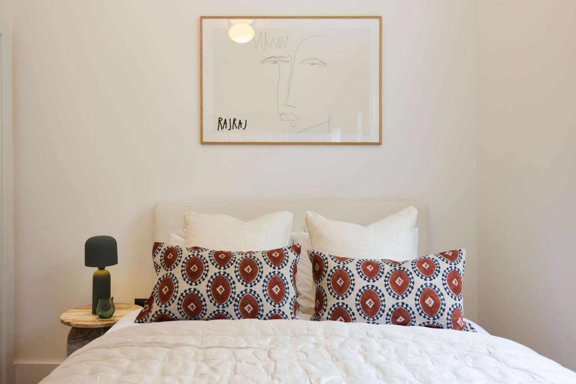 The Chelsea Square Crib - Bright 1bdr Flat * Londra