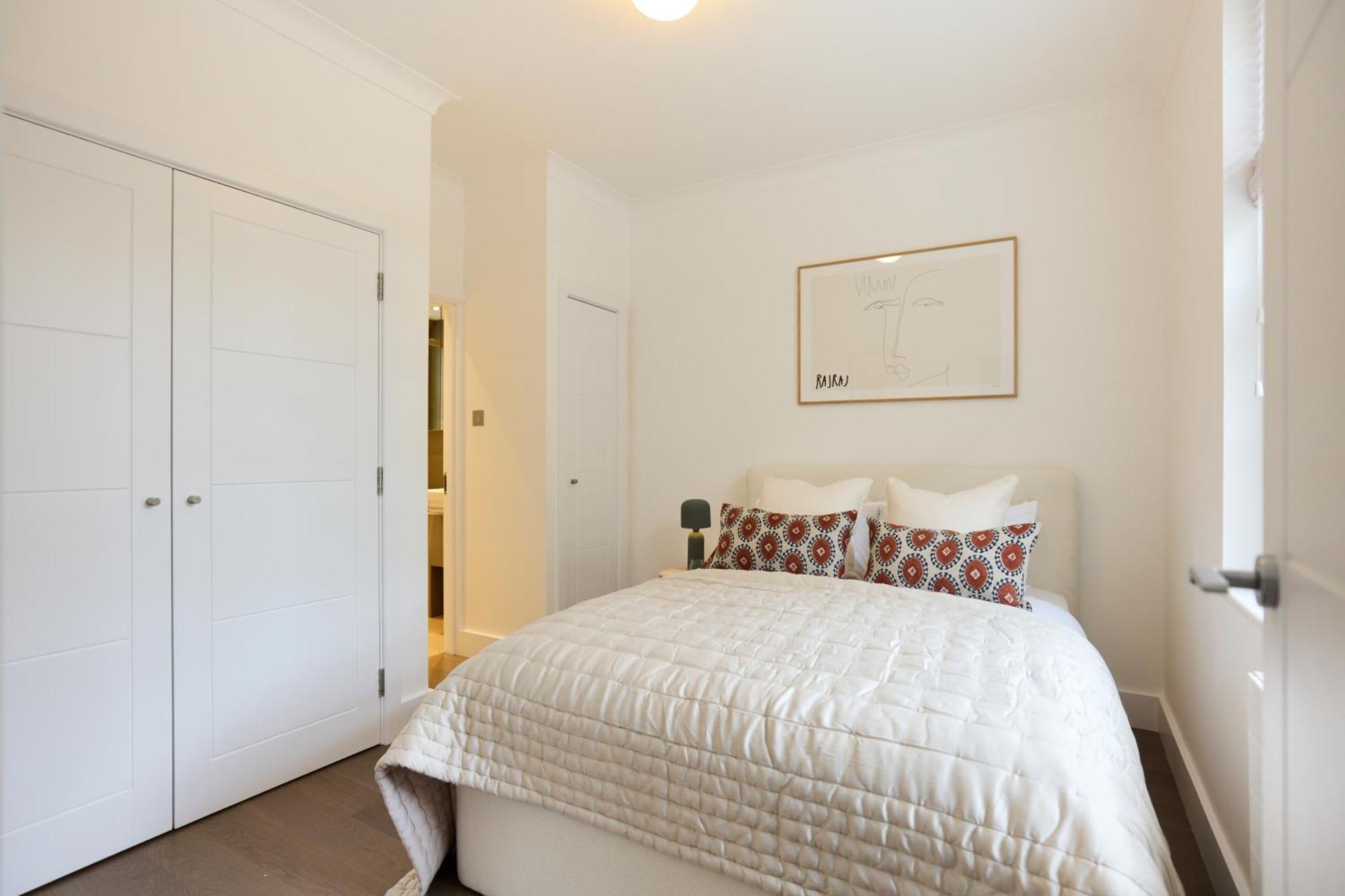 The Chelsea Square Crib - Bright 1bdr Flat Londra